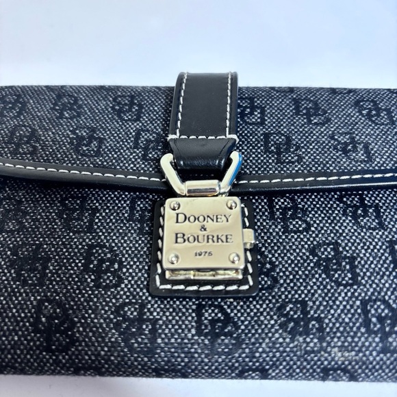 *New* Dooney & Bourke Monogram Tote Bag and wallet set
Color black /gray - Picture 9 of 16